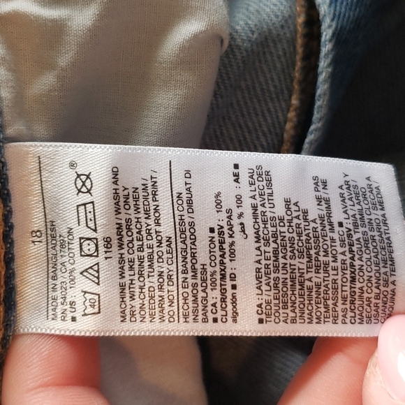 Old Navy Women's Slouchy Straight Distressed Cropped Jeans - Size 18 - Picture 7 of 7